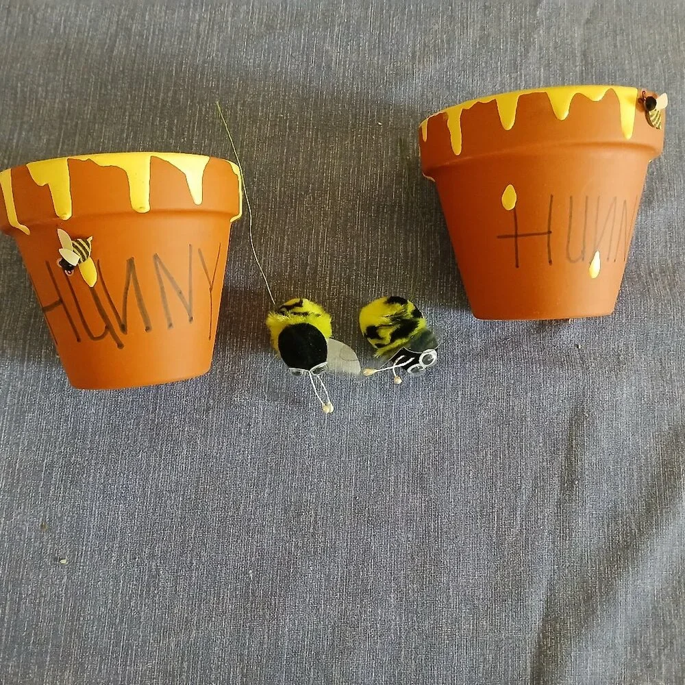 Decorative Clay pot Bumble Bee theme x 2 New